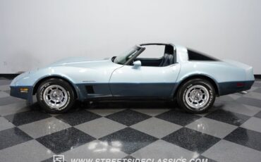 Chevrolet-Corvette-Coupe-1982-2