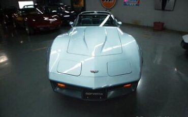 Chevrolet-Corvette-Coupe-1982-2