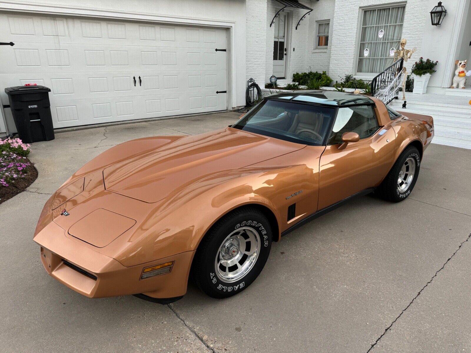 Chevrolet-Corvette-Coupe-1982-2