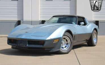 Chevrolet-Corvette-Coupe-1982-2