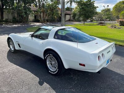 Chevrolet-Corvette-Coupe-1982-2