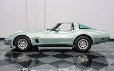 Chevrolet-Corvette-Coupe-1982-2