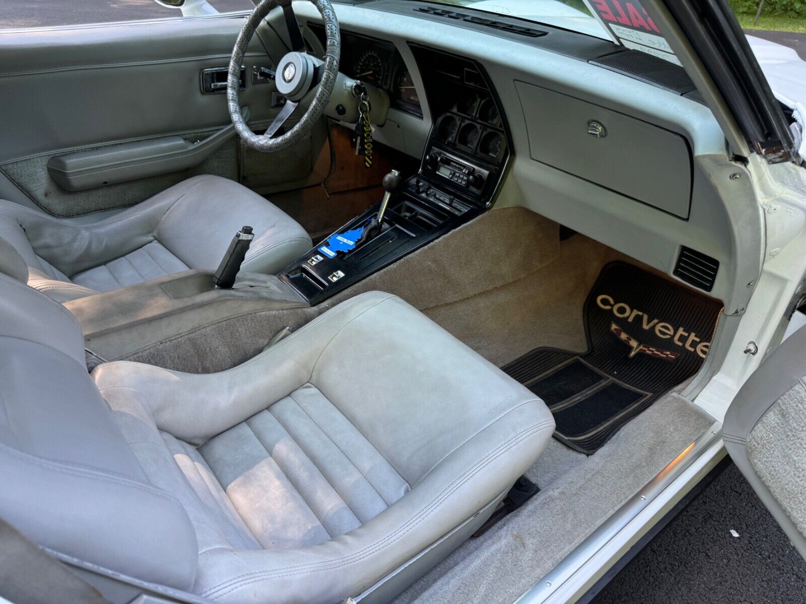 Chevrolet-Corvette-Coupe-1982-22