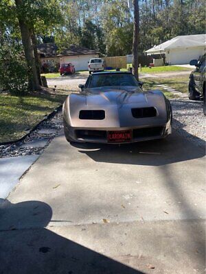 Chevrolet-Corvette-Coupe-1982-3