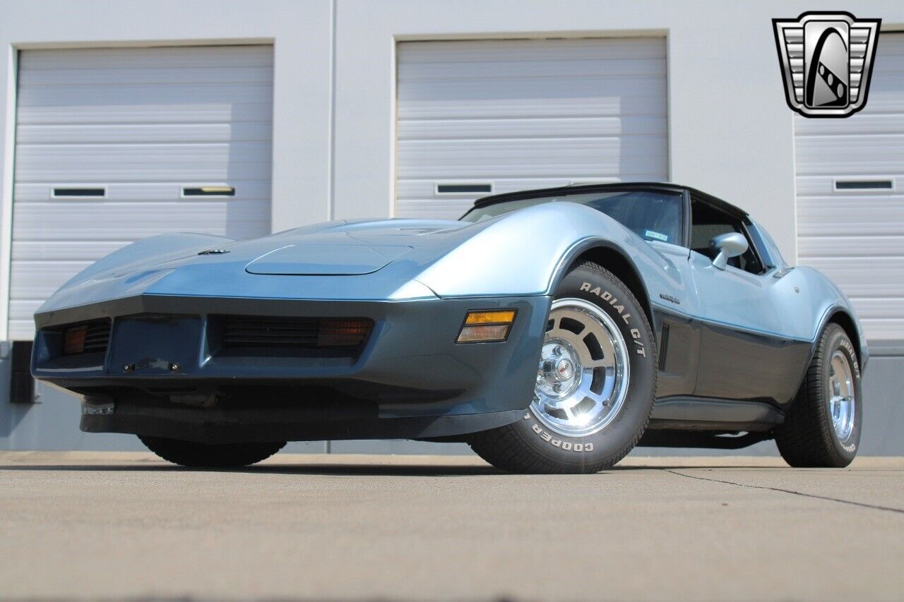 Chevrolet-Corvette-Coupe-1982-3