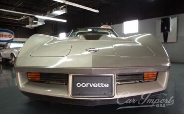 Chevrolet-Corvette-Coupe-1982-3