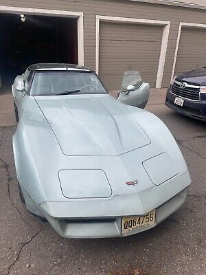 Chevrolet-Corvette-Coupe-1982-4