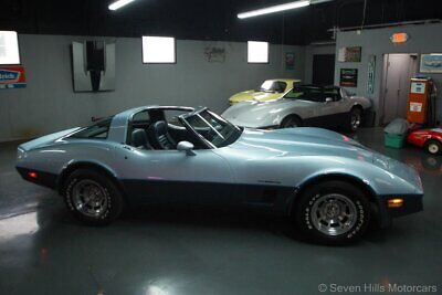 Chevrolet-Corvette-Coupe-1982-4