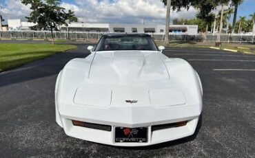 Chevrolet-Corvette-Coupe-1982-4