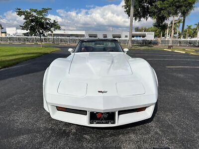 Chevrolet-Corvette-Coupe-1982-4