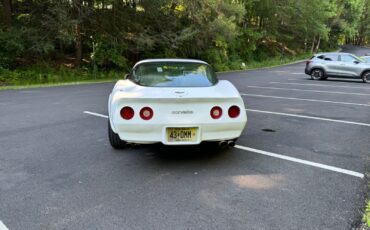 Chevrolet-Corvette-Coupe-1982-5