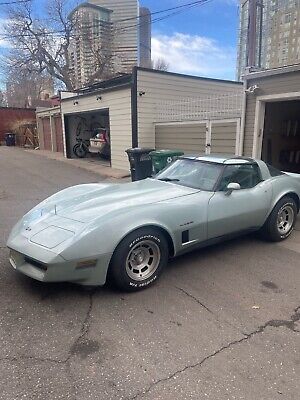 Chevrolet-Corvette-Coupe-1982-5