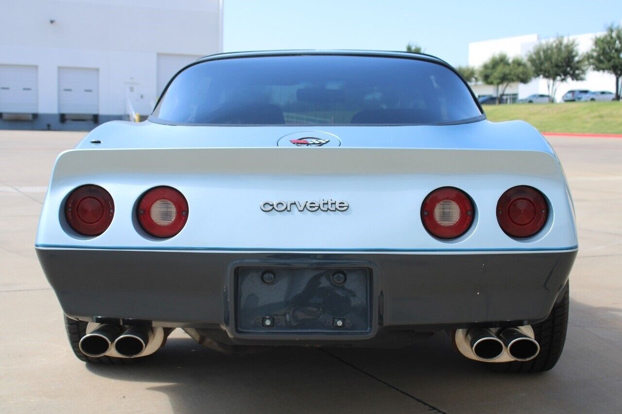 Chevrolet-Corvette-Coupe-1982-5