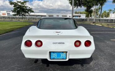 Chevrolet-Corvette-Coupe-1982-5