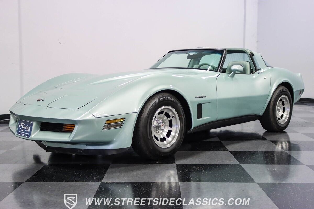 Chevrolet-Corvette-Coupe-1982-5