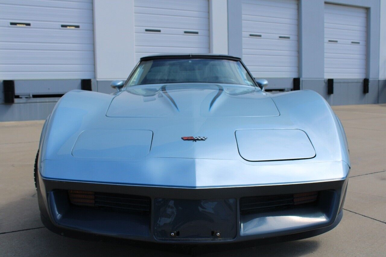 Chevrolet-Corvette-Coupe-1982-9