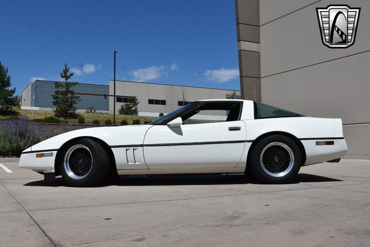 Chevrolet-Corvette-Coupe-1984-3