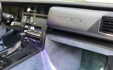 Chevrolet-Corvette-Coupe-1984-38