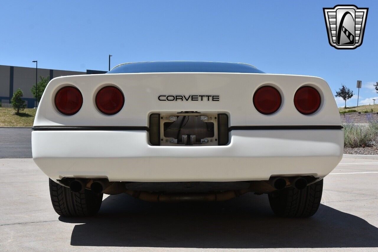 Chevrolet-Corvette-Coupe-1984-5