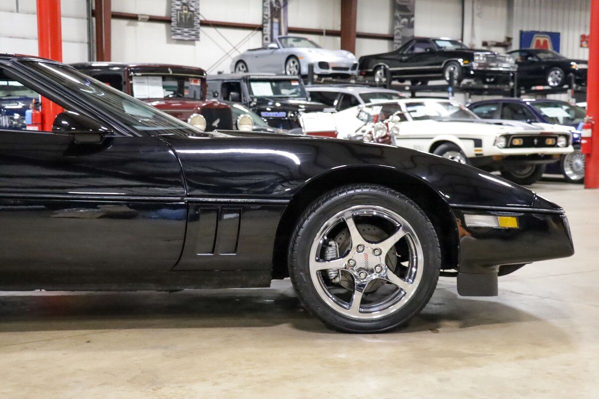 Chevrolet-Corvette-Coupe-1985-10