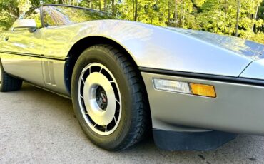 Chevrolet-Corvette-Coupe-1985-13