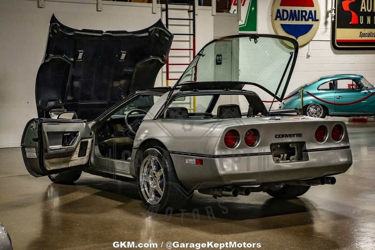 Chevrolet-Corvette-Coupe-1985-2