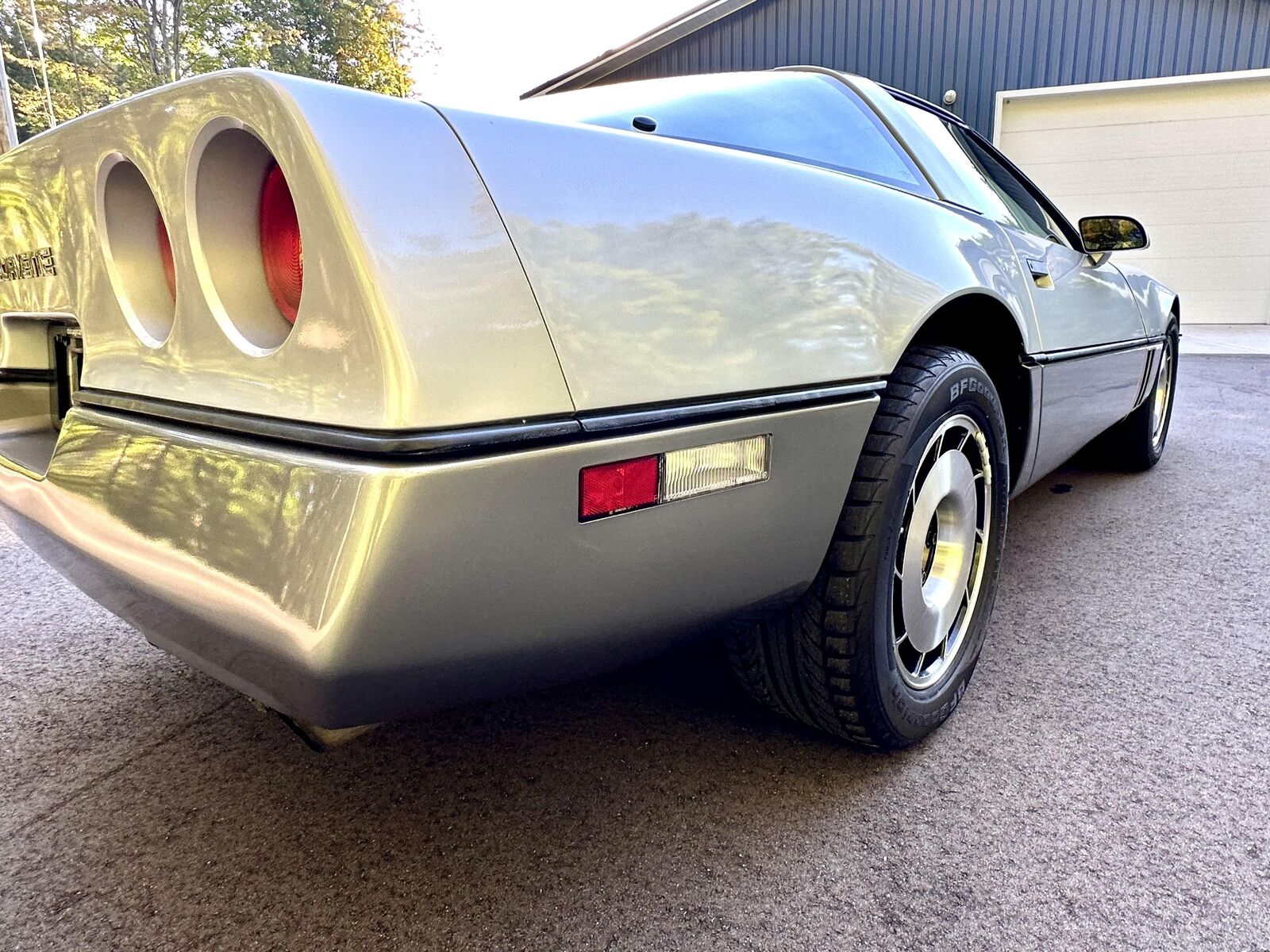 Chevrolet-Corvette-Coupe-1985-32