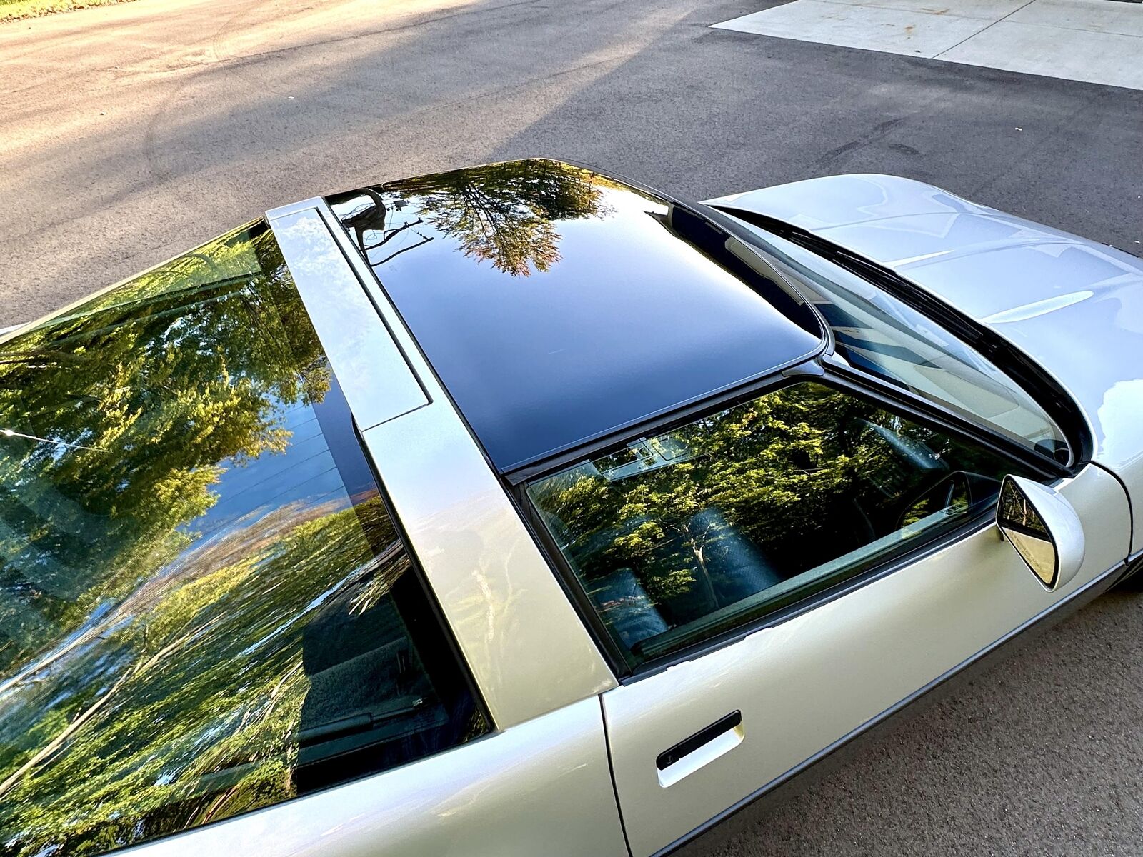 Chevrolet-Corvette-Coupe-1985-35