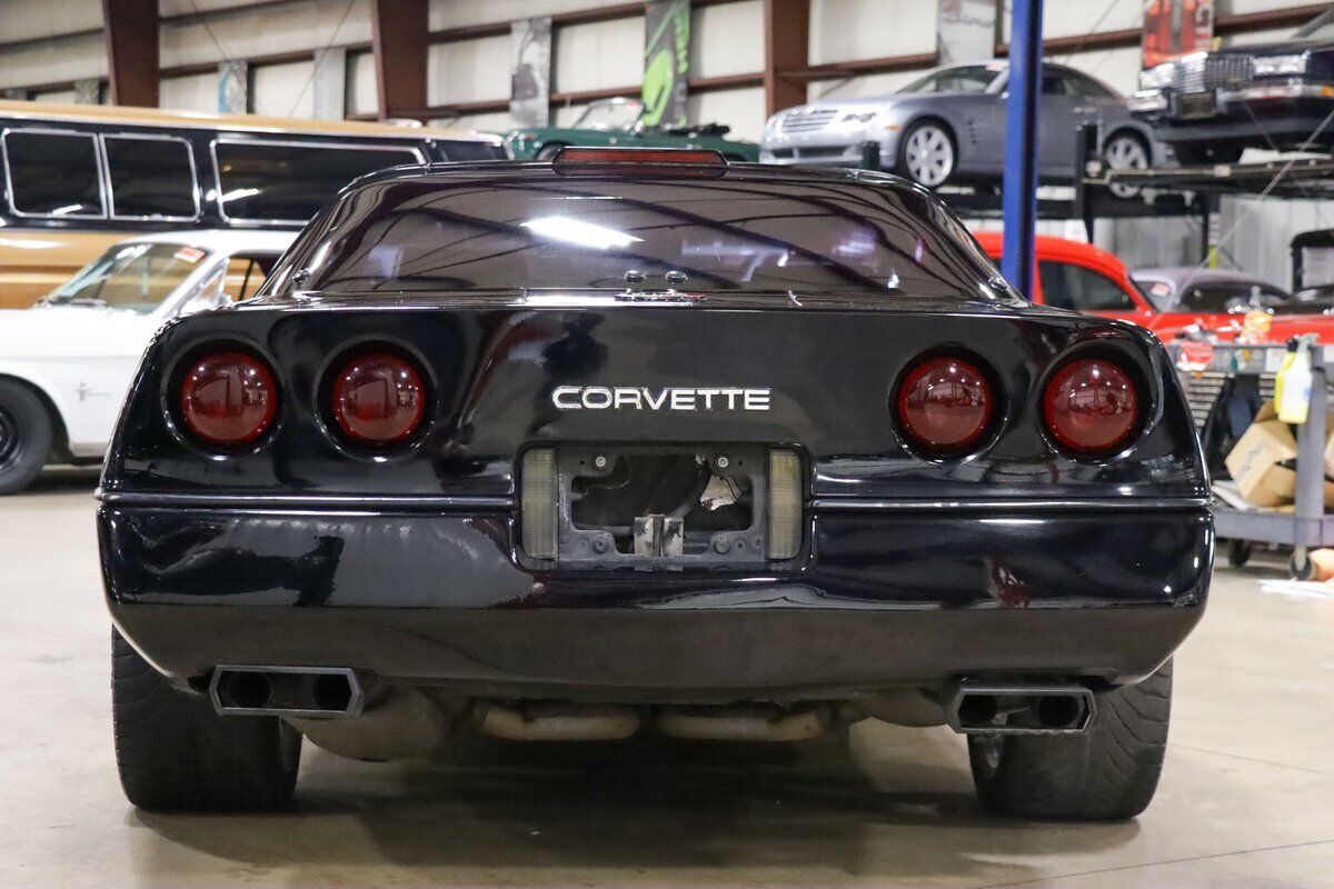 Chevrolet-Corvette-Coupe-1985-6