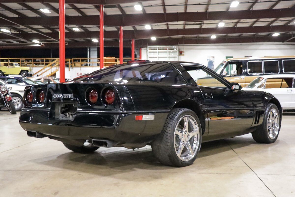 Chevrolet-Corvette-Coupe-1985-7