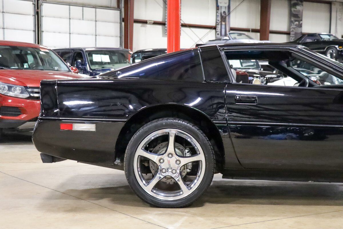 Chevrolet-Corvette-Coupe-1985-8