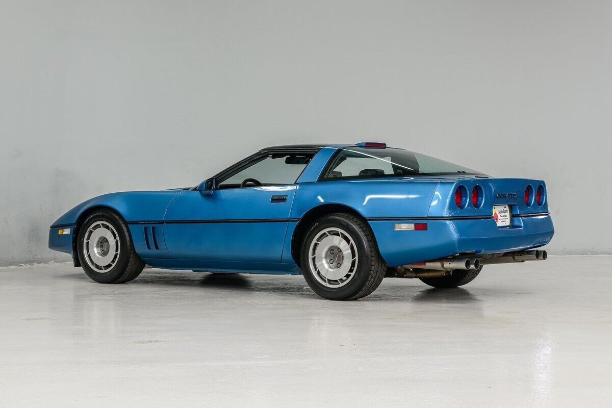 Chevrolet-Corvette-Coupe-1987-3