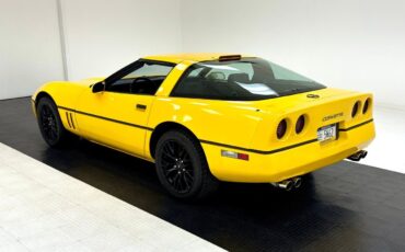 Chevrolet-Corvette-Coupe-1988-2