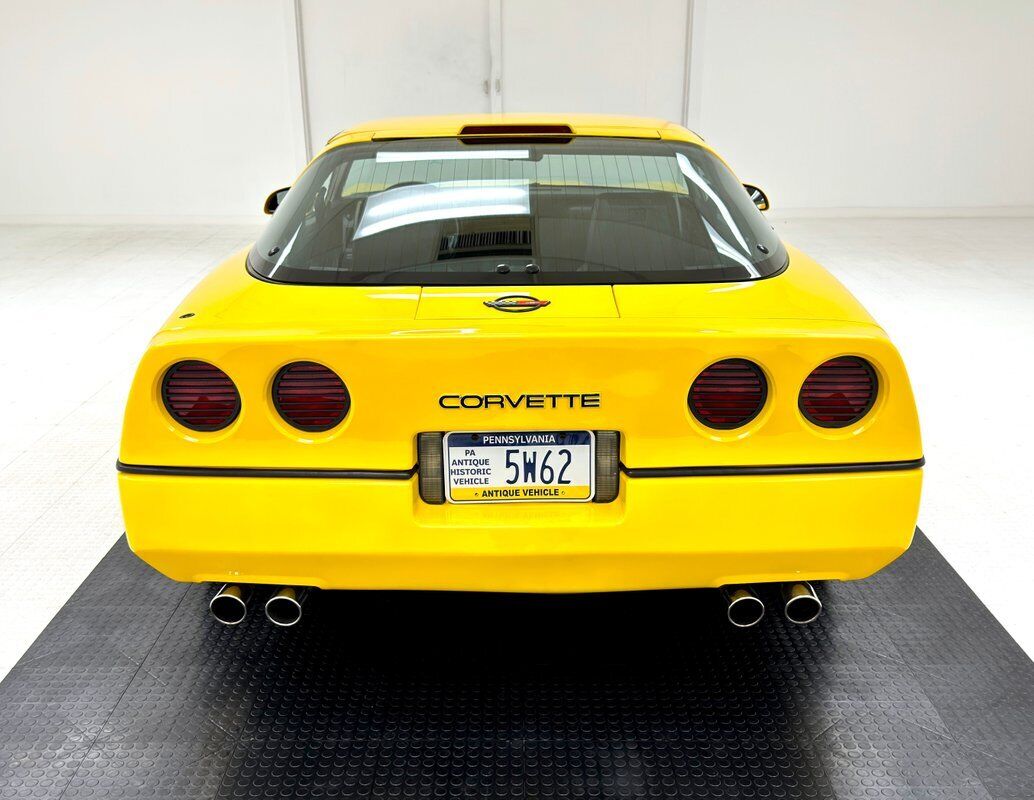 Chevrolet-Corvette-Coupe-1988-3