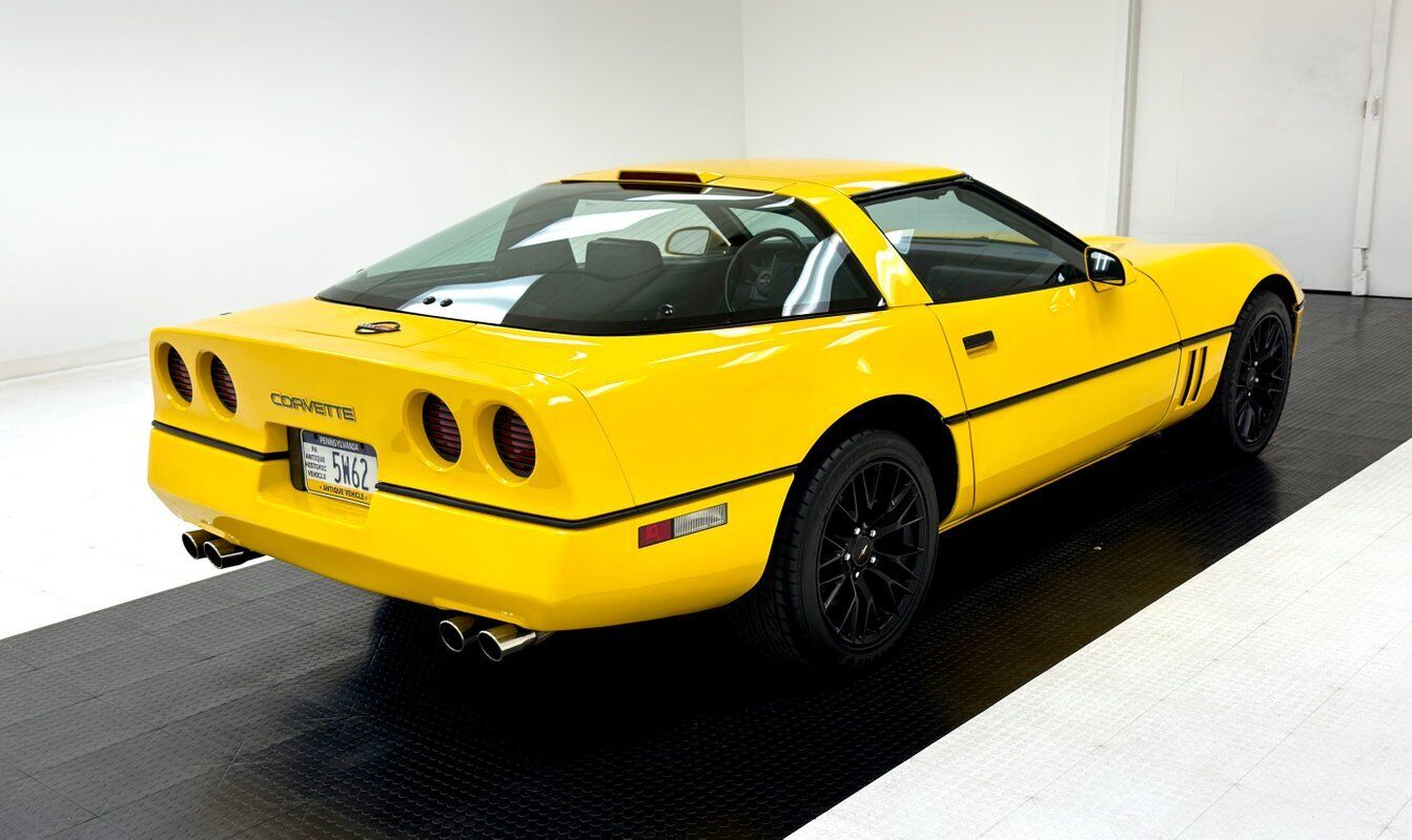 Chevrolet-Corvette-Coupe-1988-4