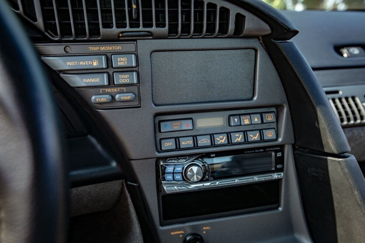 Chevrolet-Corvette-Coupe-1990-11