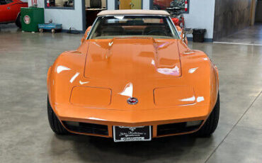 Chevrolet-Corvette-Stingray-Convertible-1974-2