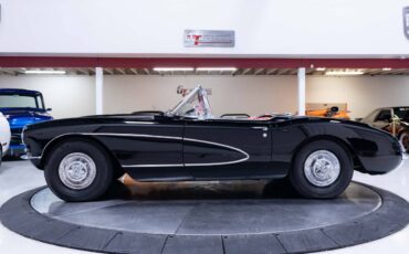 Chevrolet-Corvette-convertible-1956-2