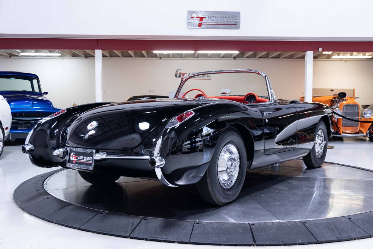 Chevrolet-Corvette-convertible-1956-5