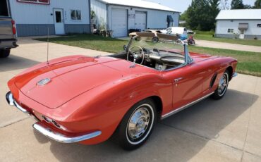 Chevrolet-Corvette-convertible-1962-1