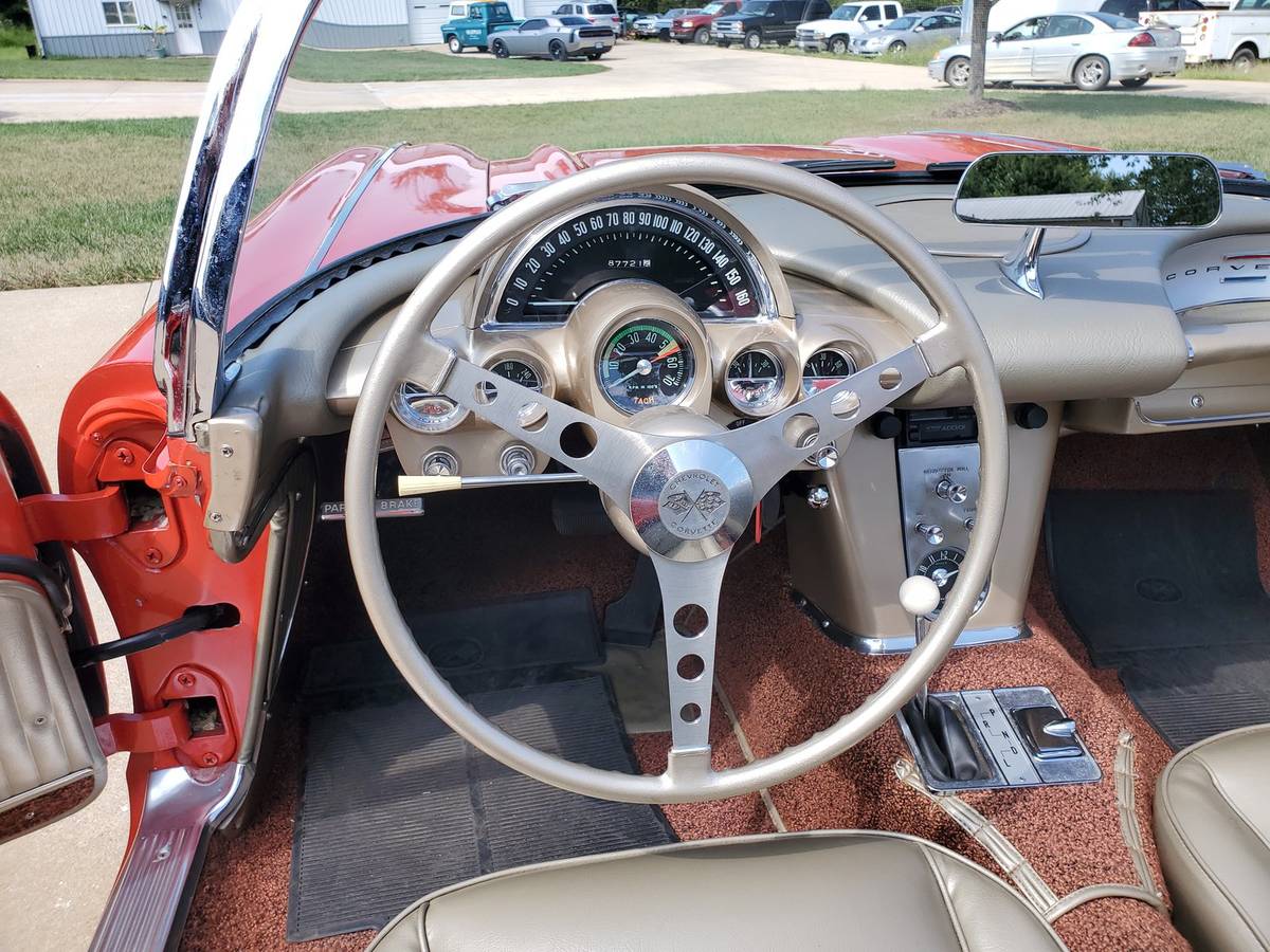 Chevrolet-Corvette-convertible-1962-3