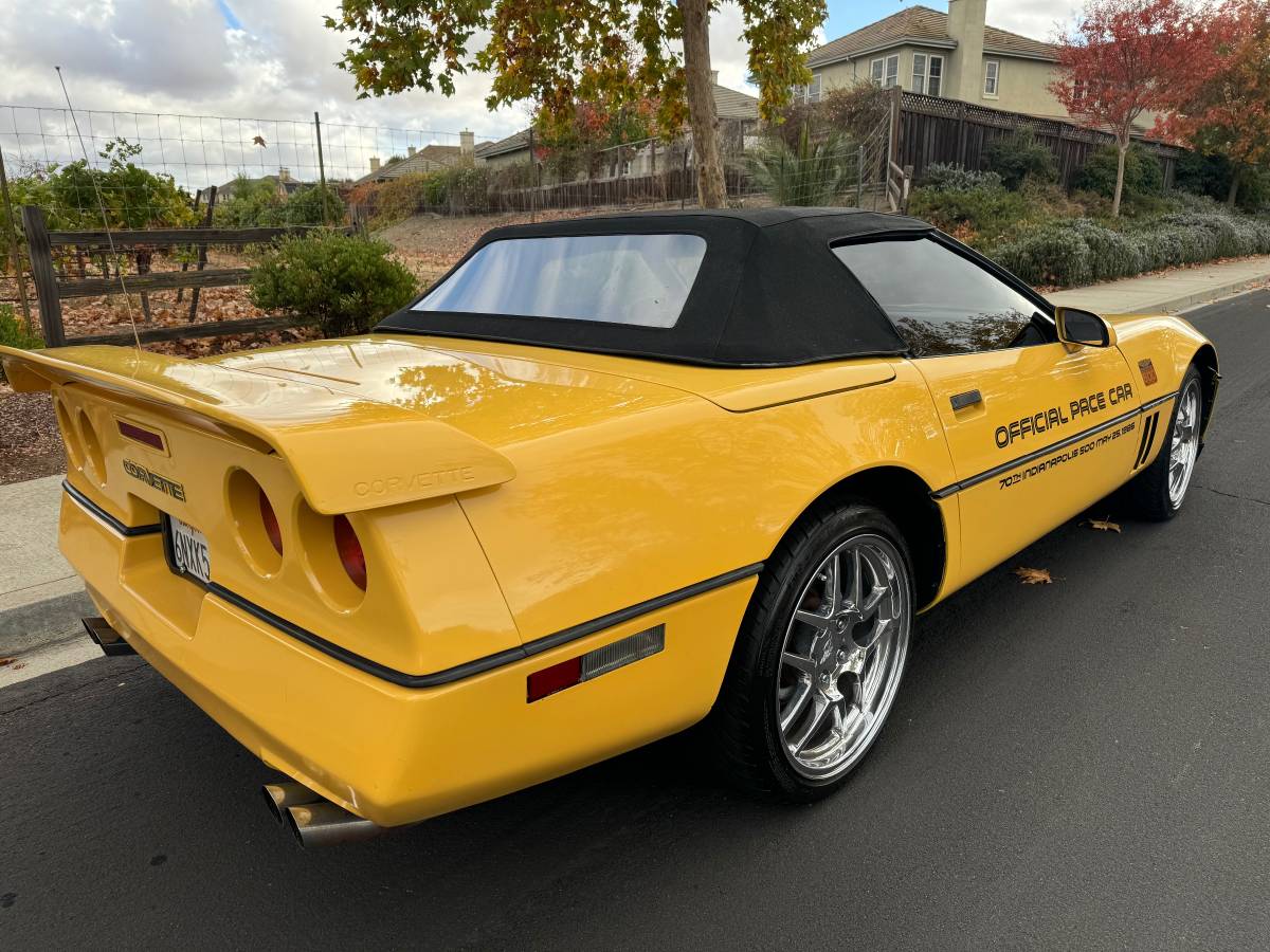 Chevrolet-Corvette-convertible-1986-2