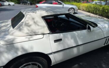 Chevrolet-Corvette-convertible-1987-1