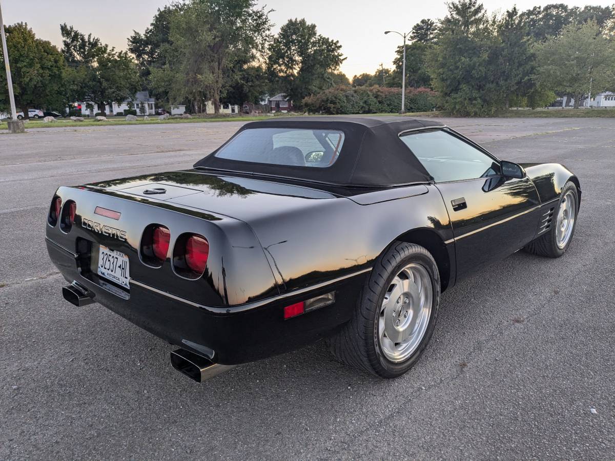 Chevrolet-Corvette-corvette-amp-convertible-1994-3