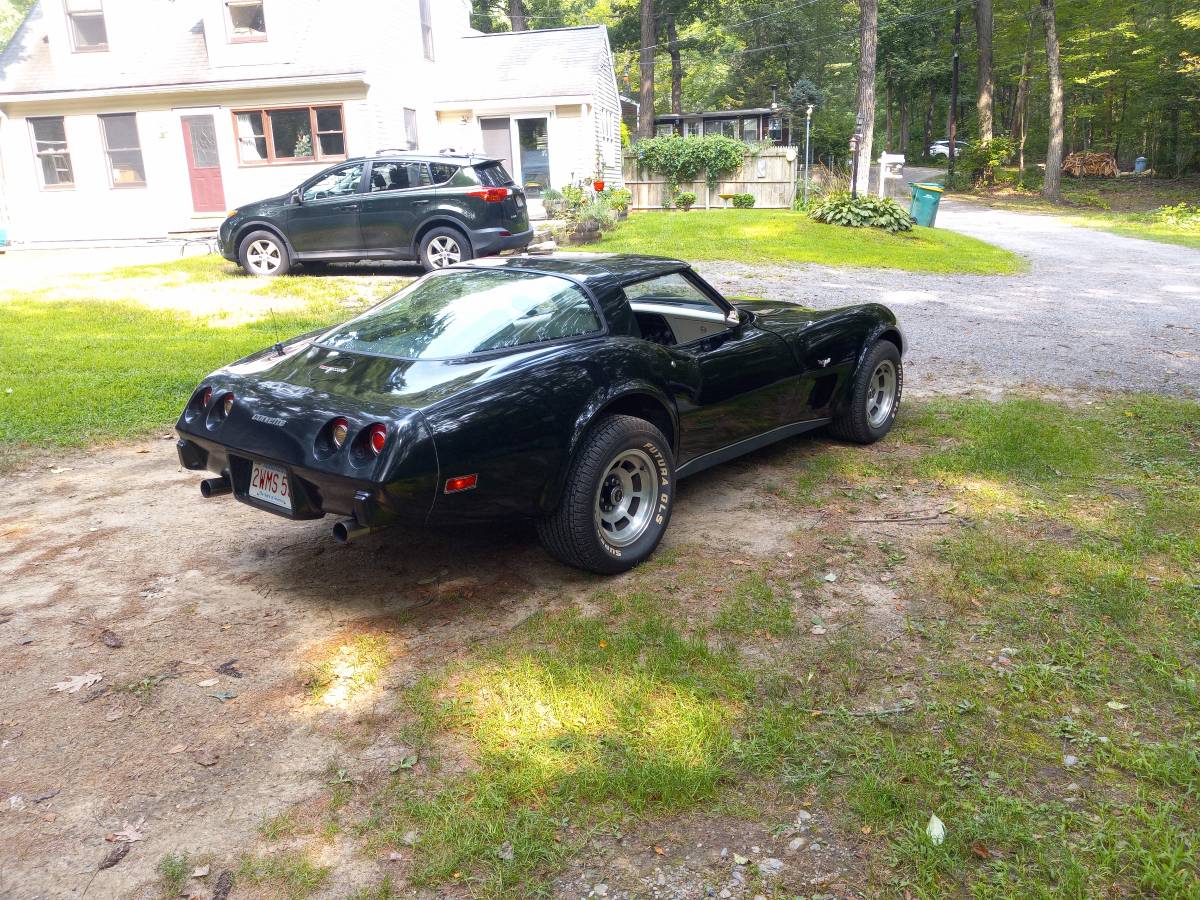 Chevrolet-Corvette-coupe-1979-3