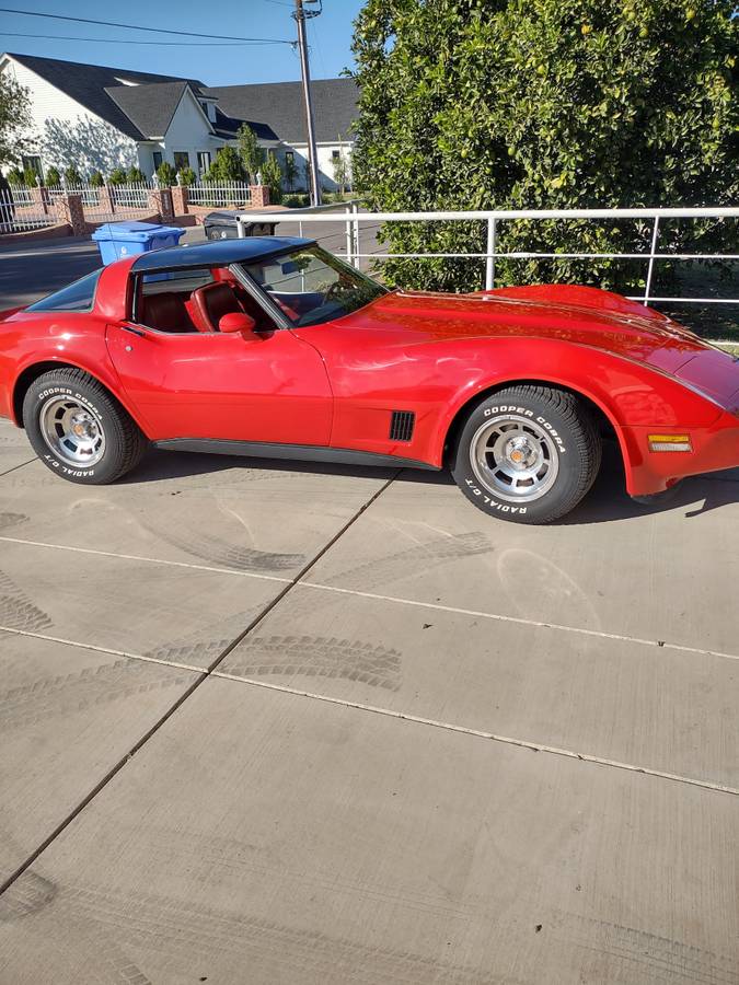 Chevrolet-Corvette-coupe-1981