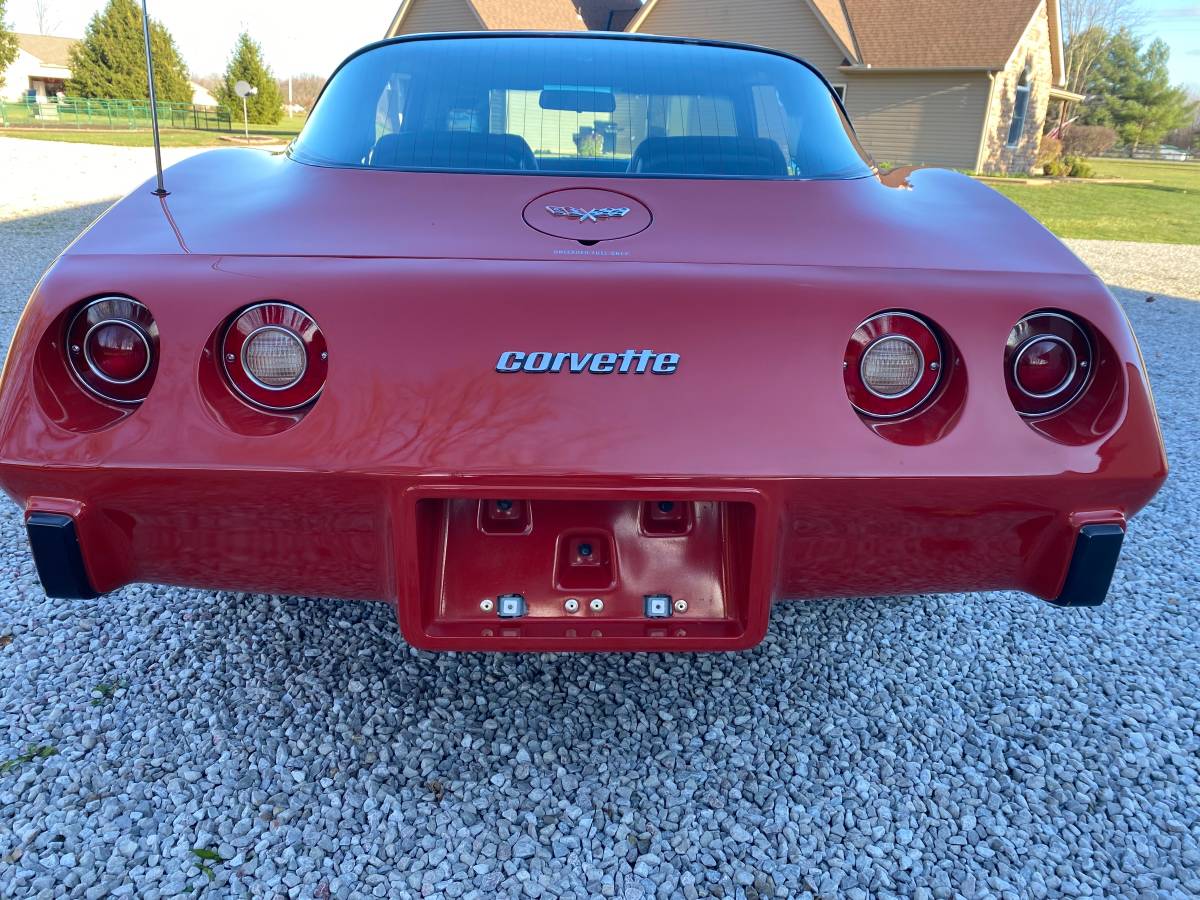 Chevrolet-Corvette-l-82-1979-2