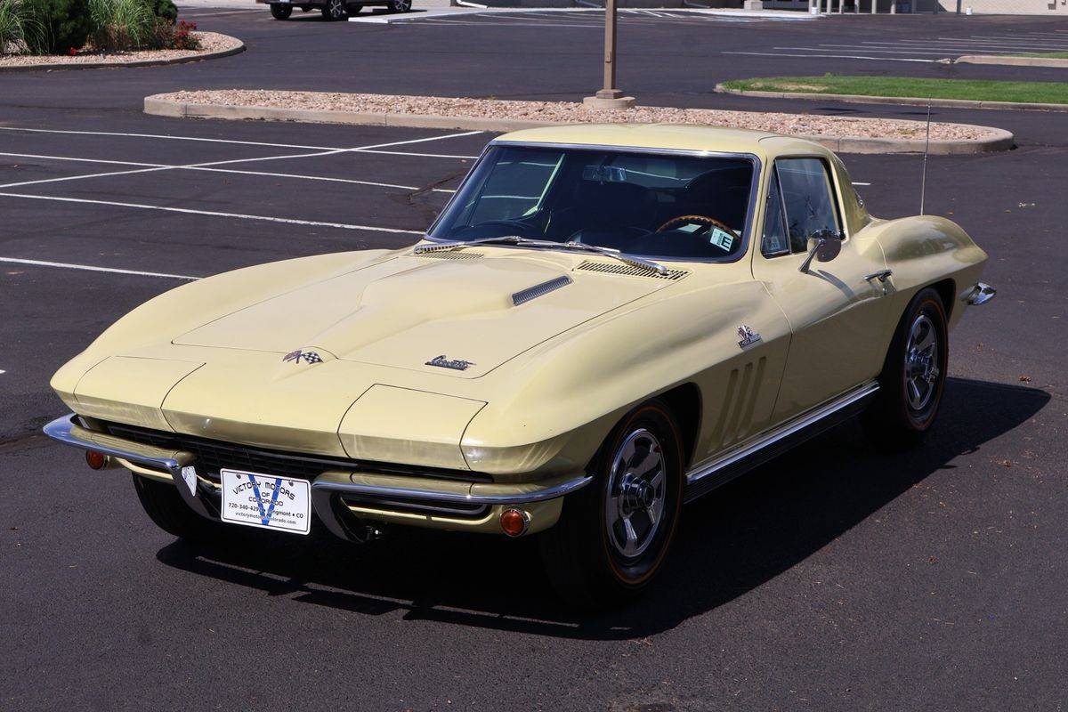 Chevrolet-Corvette-sting-ray-1966-10