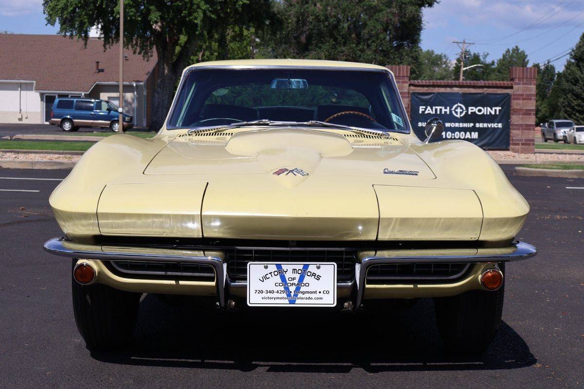 Chevrolet-Corvette-sting-ray-1966-12