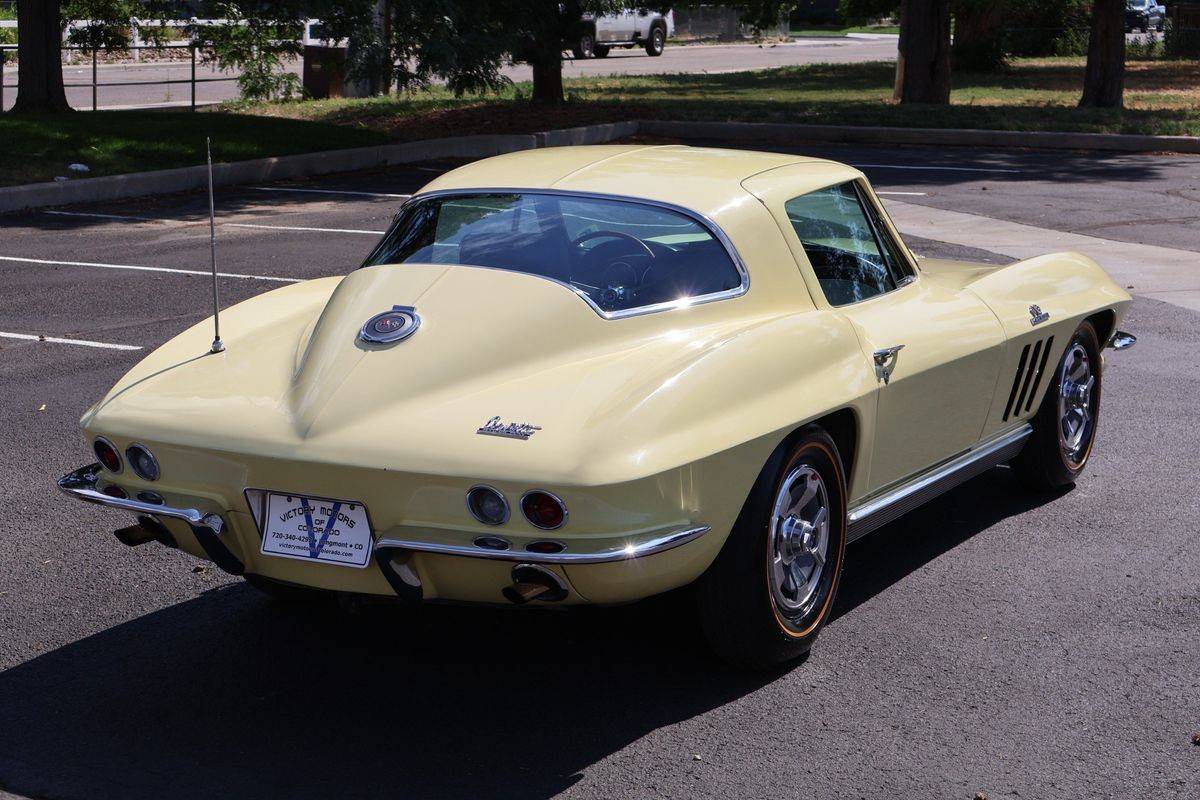 Chevrolet-Corvette-sting-ray-1966-2